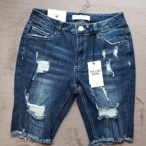 Distressed Bermuda shorts